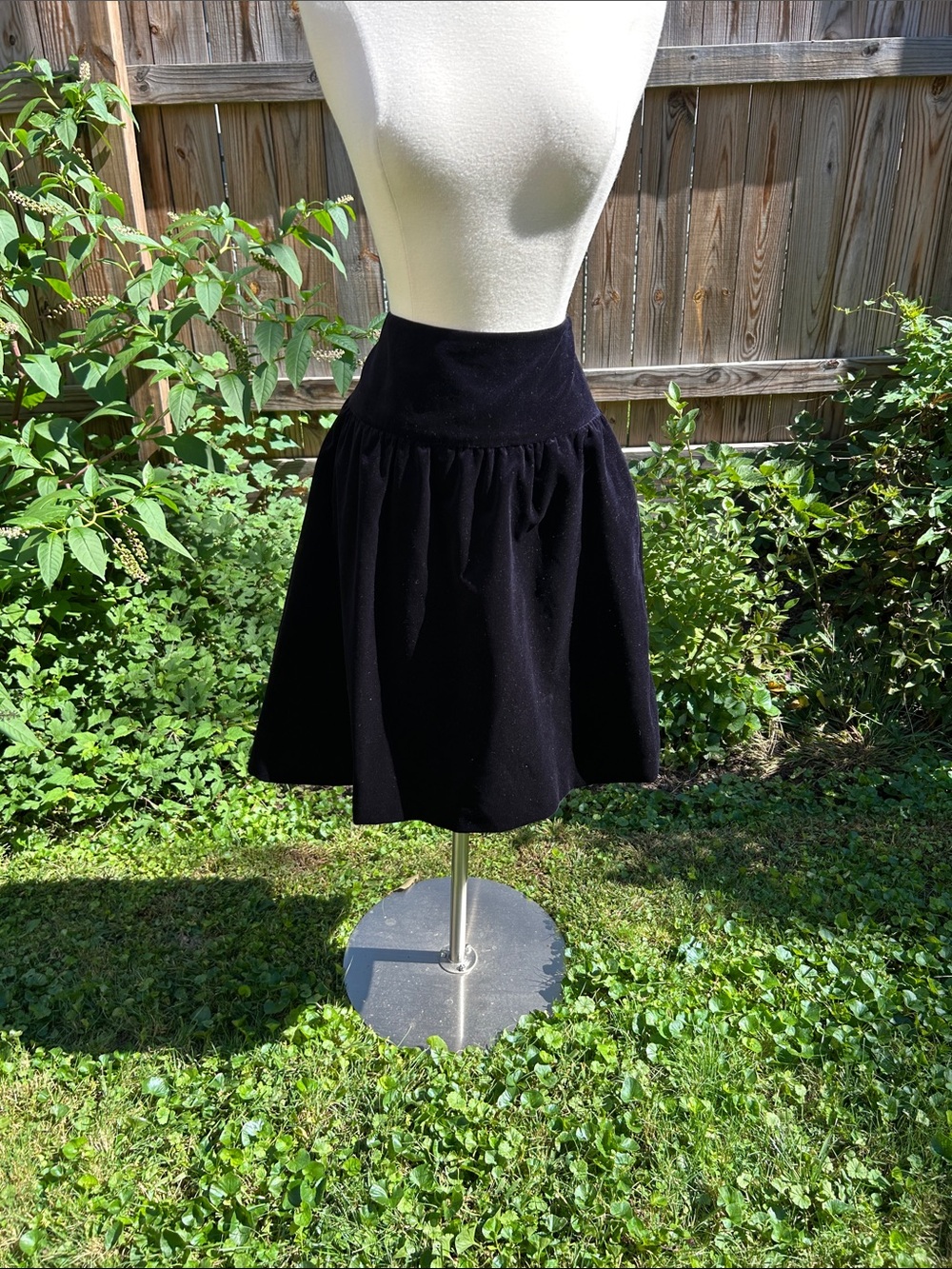 Vintage Ralph Lauren Dark Eggplant  Velvet Skirt Size 4 - Picture 2 of 10